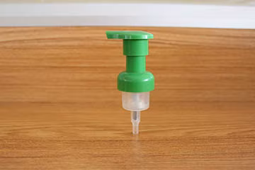 Bomba plástica de aluminio de la loción de la bomba del rociador del oro del envase cosmético